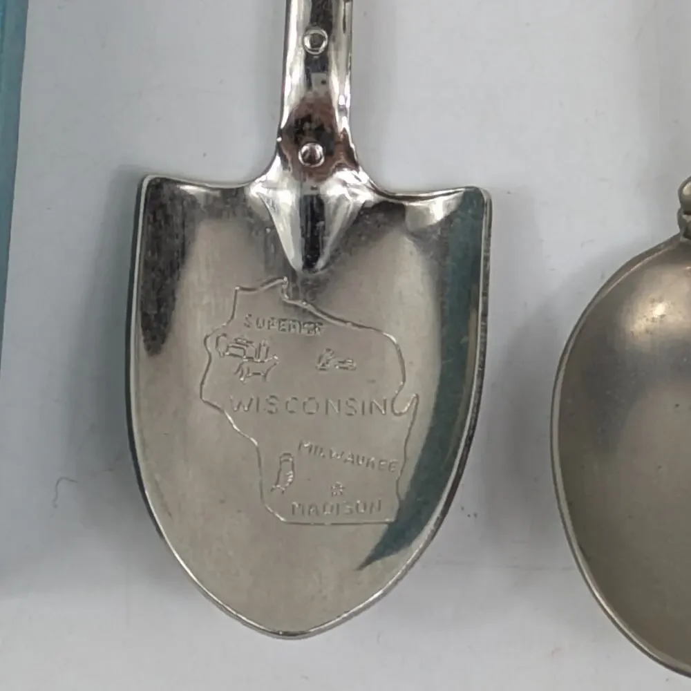 Unbranded vintage souvenir